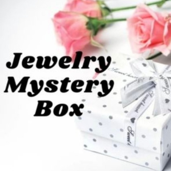 🆕 MYSTERY JEWELRY BOX PERFECT GIFT! 💝 🎁 - Picture 1 of 3